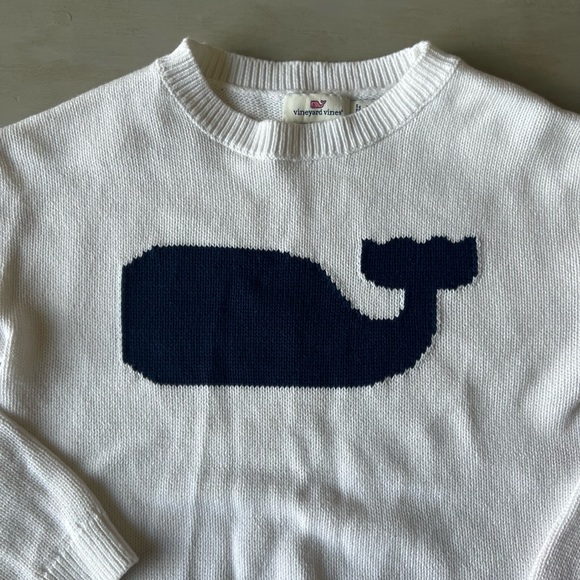 Girls Vineyard Vines white whale sweater - Picture 3 of 4